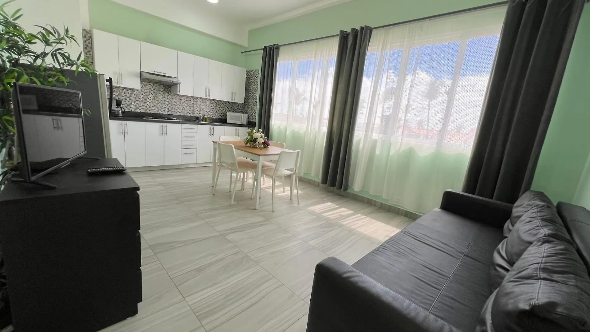 Vacation Suites With Rooftop Pool, Spa, Restaurants - Playa Los Corales Punta Cana Hotel