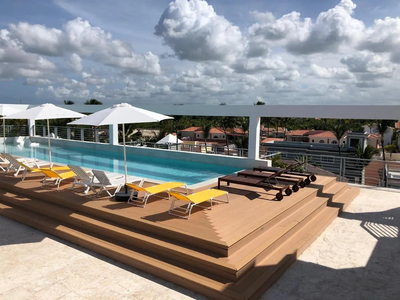 Hotel Vacation Suites With Rooftop Pool, Spa, Restaurants - Playa Los Corales Punta Cana