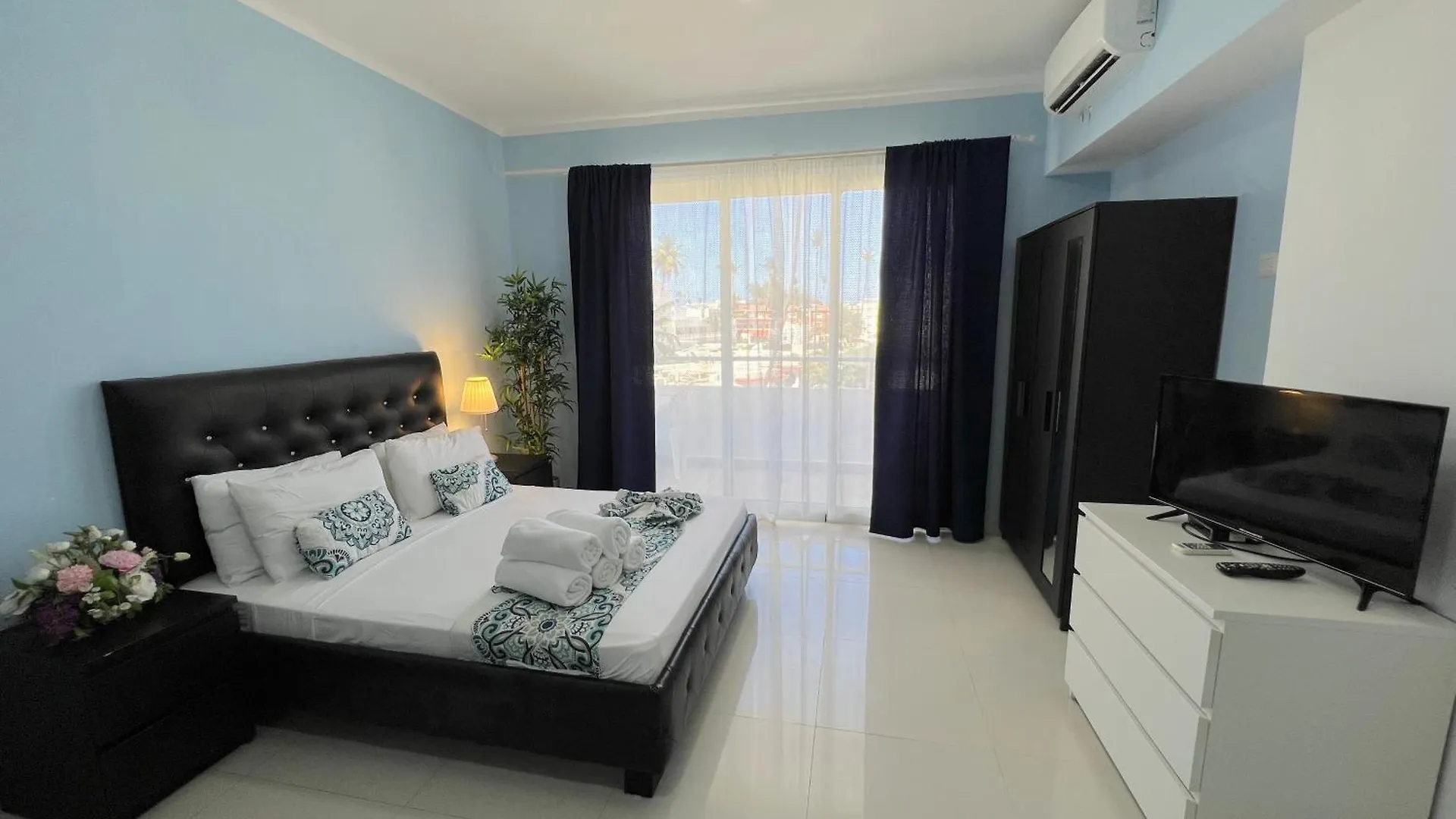 Vacation Suites With Rooftop Pool, Spa, Restaurants - Playa Los Corales Punta Cana Otel