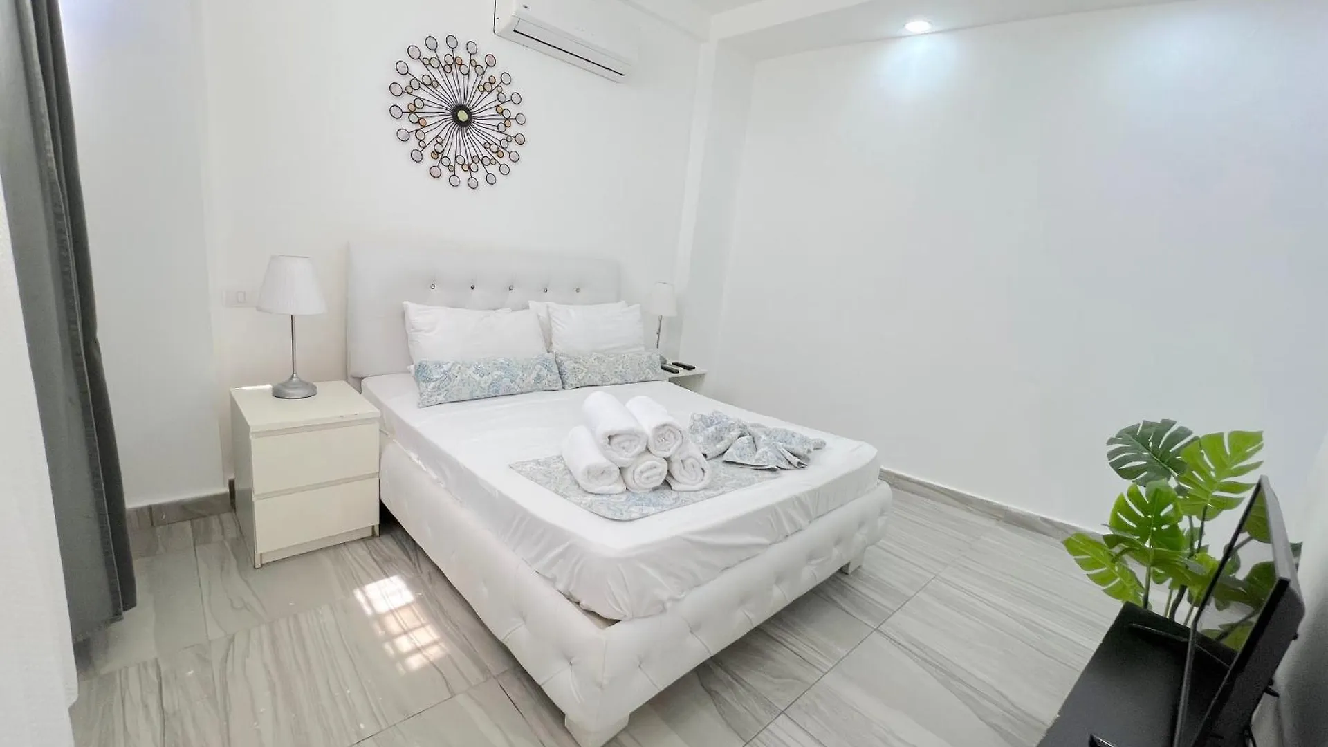 Vacation Suites With Rooftop Pool, Spa, Restaurants - Playa Los Corales Punta Cana Otel